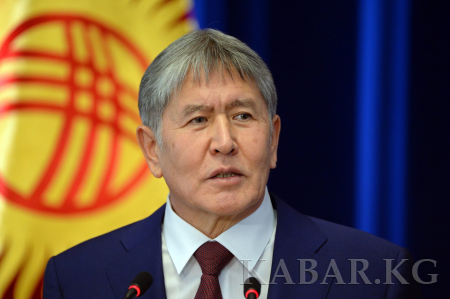 Алмазбек Атамбаев поздравил женщин Кыргызстана с Международным женским днём