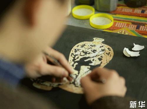 Разноцветная жизнь художника лаковой живописи Ху Вэя