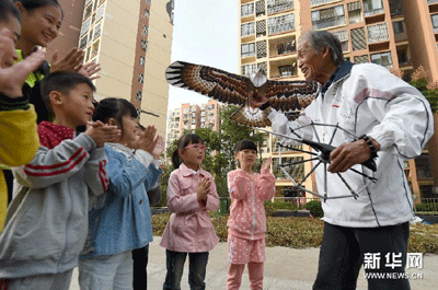 Китайский пенсионер Тун Хунси и воздушные змеи