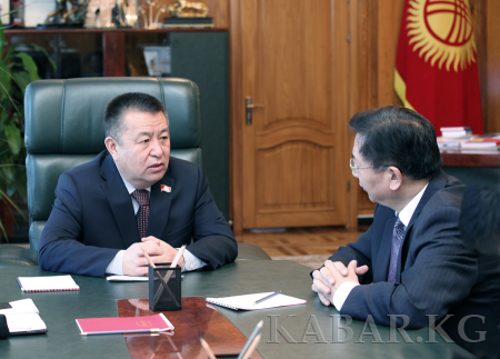 Торага Жогорку Кенеша Ч.Турсунбеков принял посла Китая в КР Сяо Цинхуа