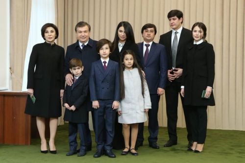 Фото семьи кандидата в президенты Узбекистана Шавката Мирзиёева