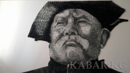 Художник А.Джаналиев передал портрет Саякбая Каралаева самому прямому потомку великого манасчы