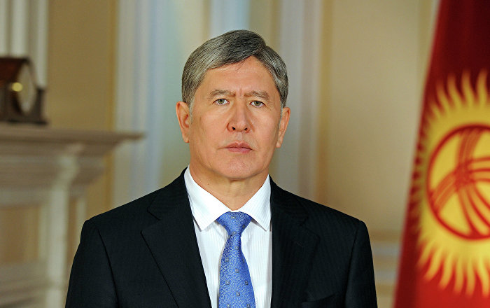 Президент Алмазбек Атамбаев выразил соболезнования родственникам погибших в результате авиакатастрофы и распорядился оказать всемерную поддержку и помощь постра