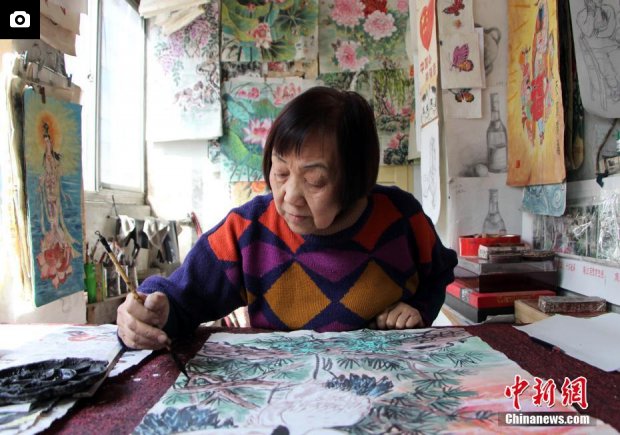 Китайская бабушка нарисовала 10 тысяч картин за 21 год