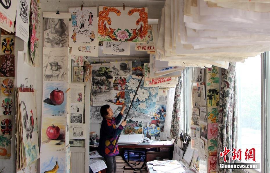 Китайская бабушка нарисовала 10 тысяч картин за 21 год