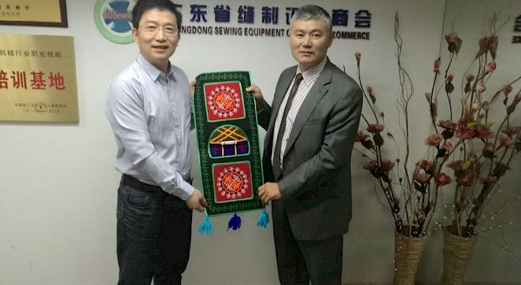 Китайским бизнесменам предложили открыть швейные предприятия в КР