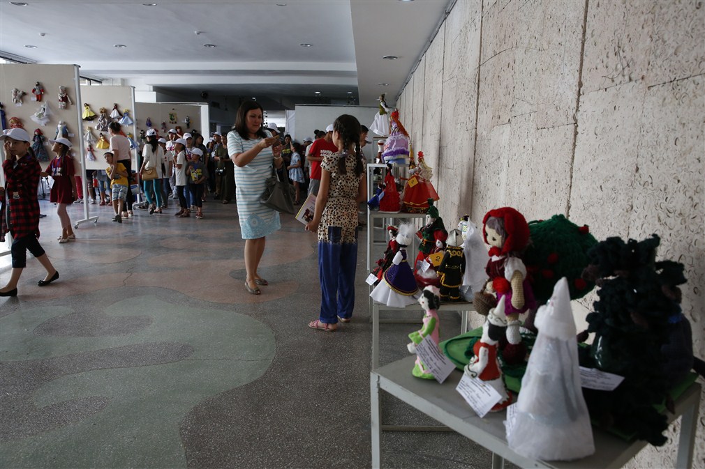 В Бишкеке на ярмарке кукол представили более 4,5 тыс поделок