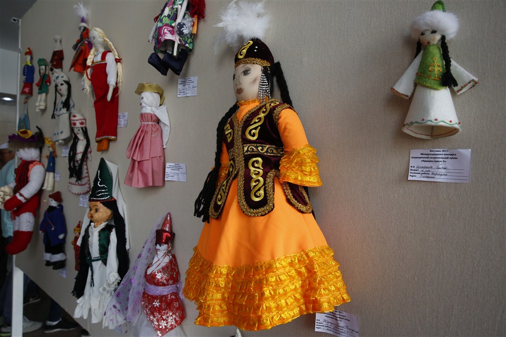 В Бишкеке на ярмарке кукол представили более 4,5 тыс поделок