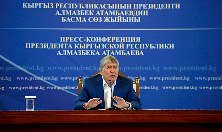 Атамбаев заявил, что гарантирует мирную передачу власти