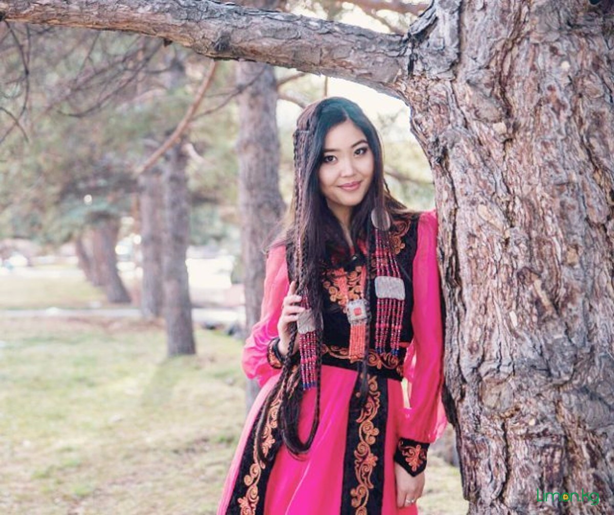 20 фотографий девушек в национальных платьях, которые передают кыргызскую красоту