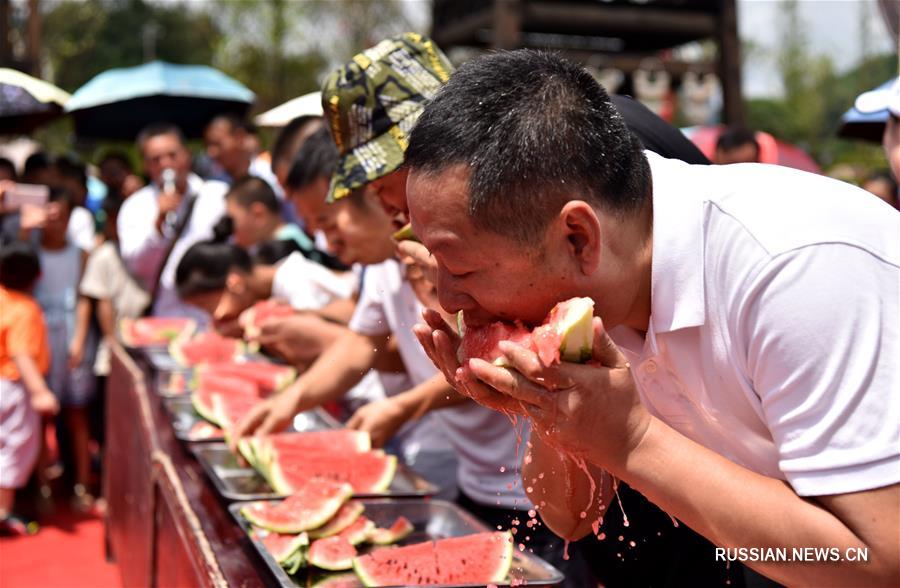 Фестиваль арбузов на юго-западе Китая