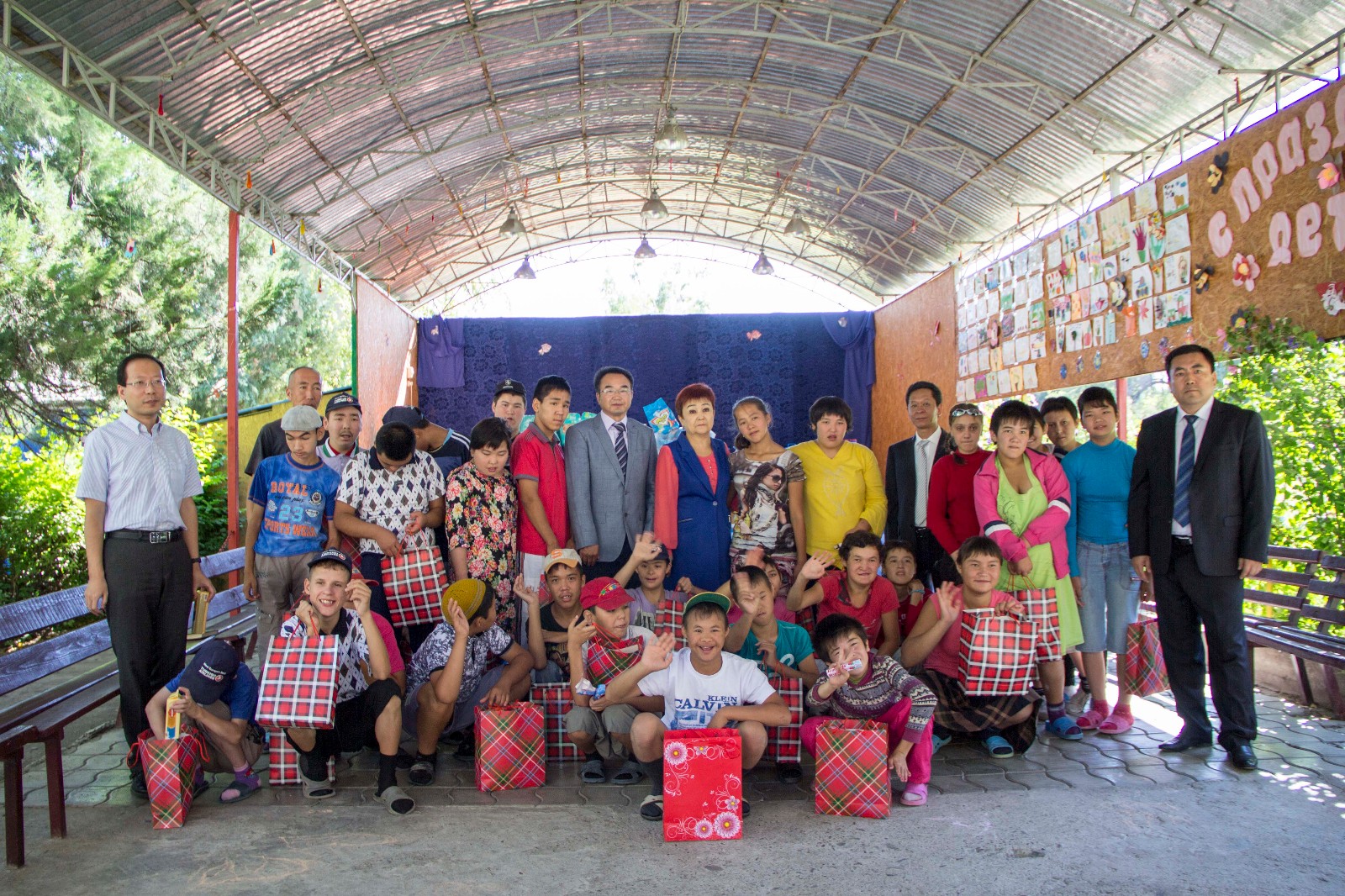 Сотрудники «Транс-Кыргыз Газ Пайплайн Компани Лимитед» посетили Беловодский детский дом в Чуйской области