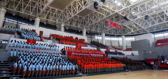В Карамайском кампусе Китайского Нефтяного университета (Пекин) в отпраздновали посвящение в студенты