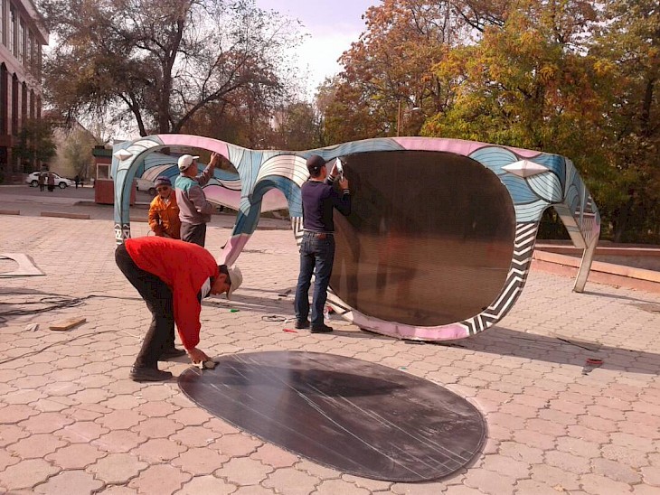 Арт-инсталляцию «Очки. Точка зрения» в Бишкеке восстановили в четвертый раз