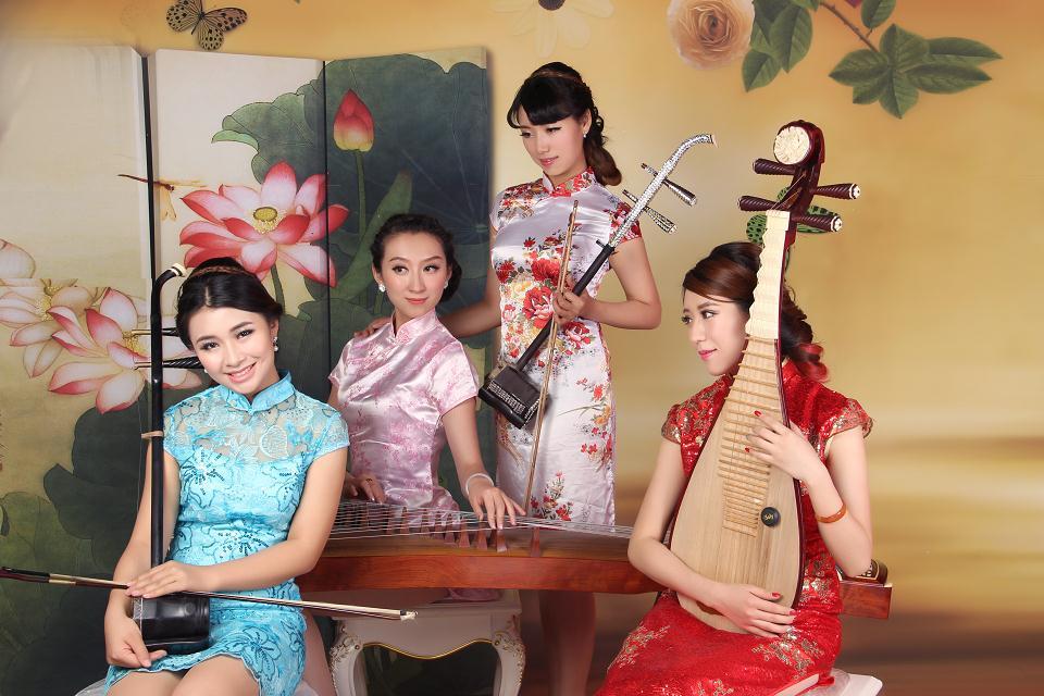 Ван Лань: Китайский национальный музыкальный инструмент «Гучжэн»  звучит в Бишкеке