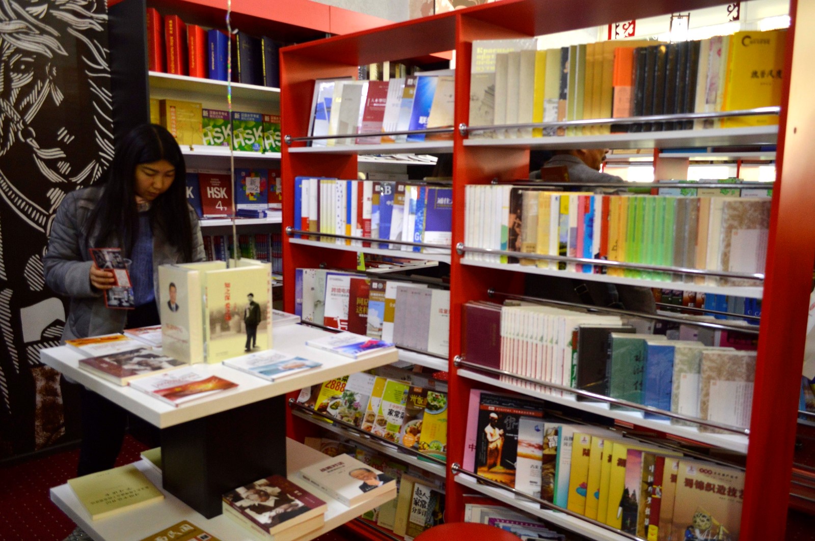 В Бишкеке открыт первый книжный магазин китайской литературы