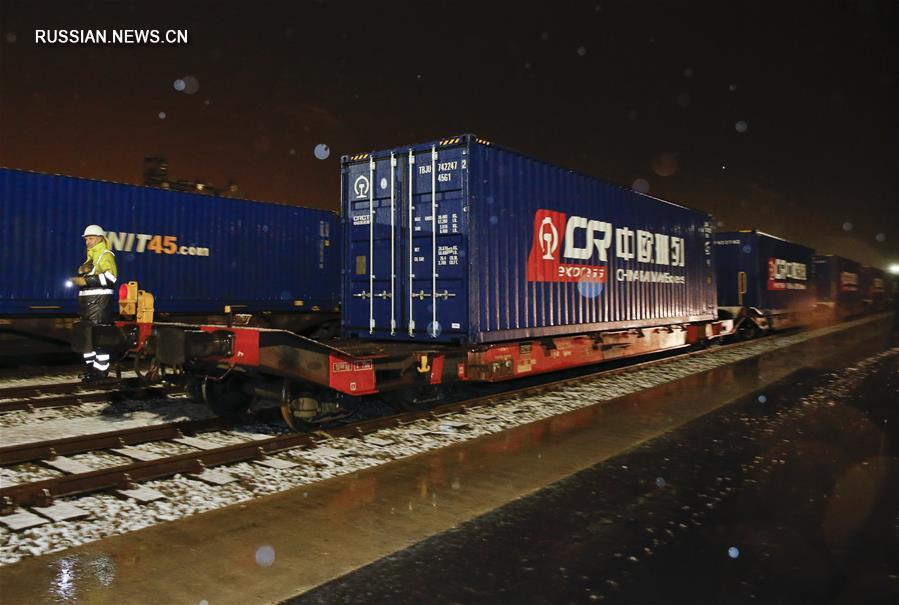 За полгода специальным грузовым поездом из Китая в Европу было экспортировано почти 8000 автомобилей 