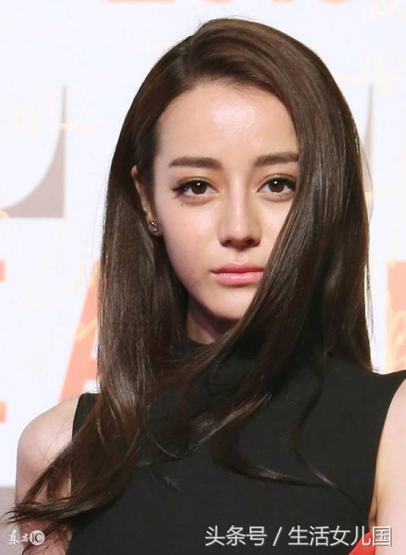 25-летняя китайская актриса и модель уйгурского происхождения Дильраба Диль...