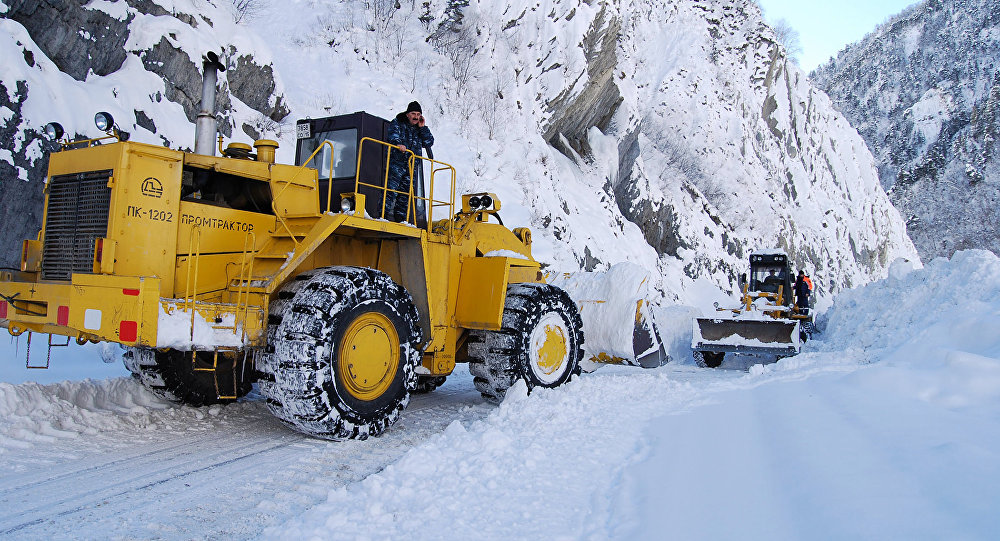Движение на дороге Бишкек — Ош будут временно перекрывать из-за спуска лавин
