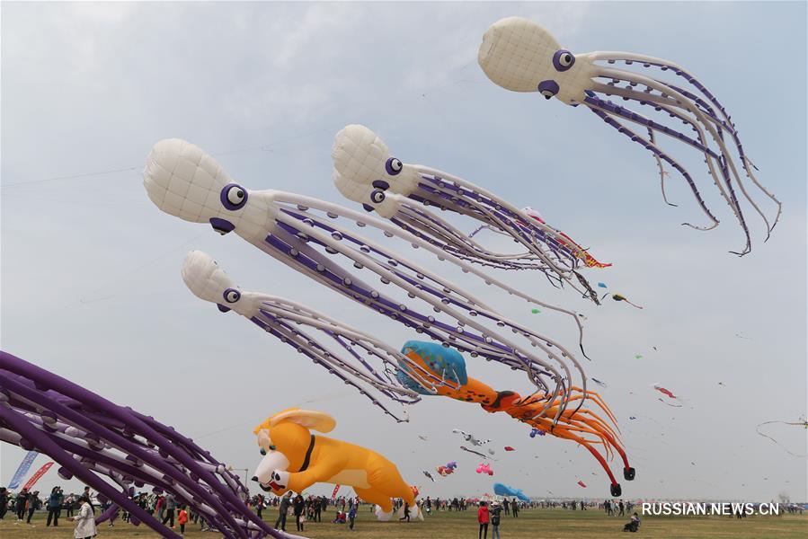 Открытие 35-ого Международного фестиваля воздушных змеев в городе Вэйфане