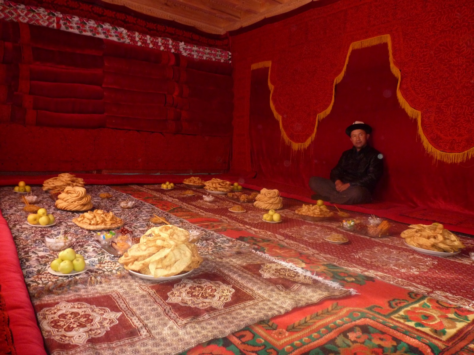 Чолпон Субакожоева: “Кыргыз дөөлөттөрүнө кам көргөн кытай өкмөтүнө ыраазымын”