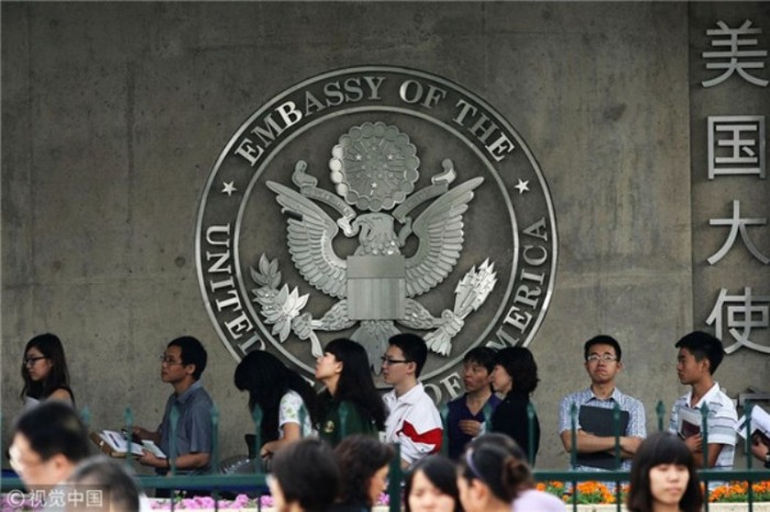США сократят срок действия виз для китайских студентов