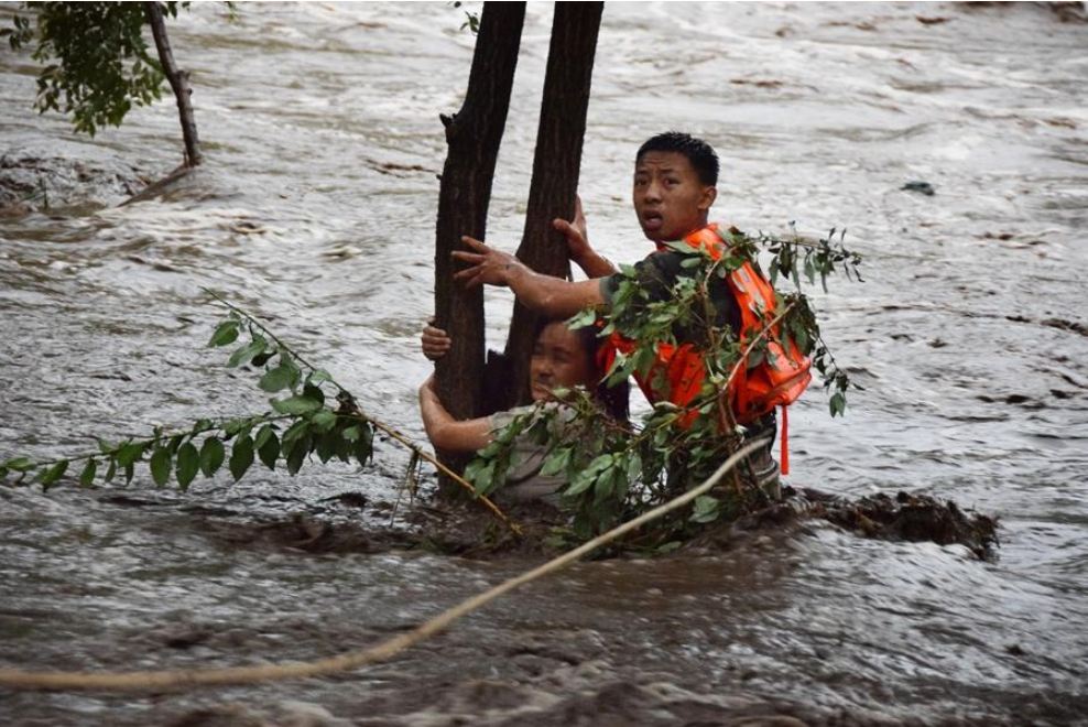 Потоп в Пекине: эвакуировано 1825 человек