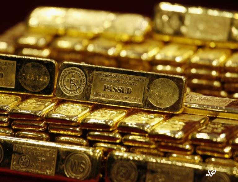 Озолотиться за $7.5: китаец нашел в б/у сейфе пачку золотых купюр