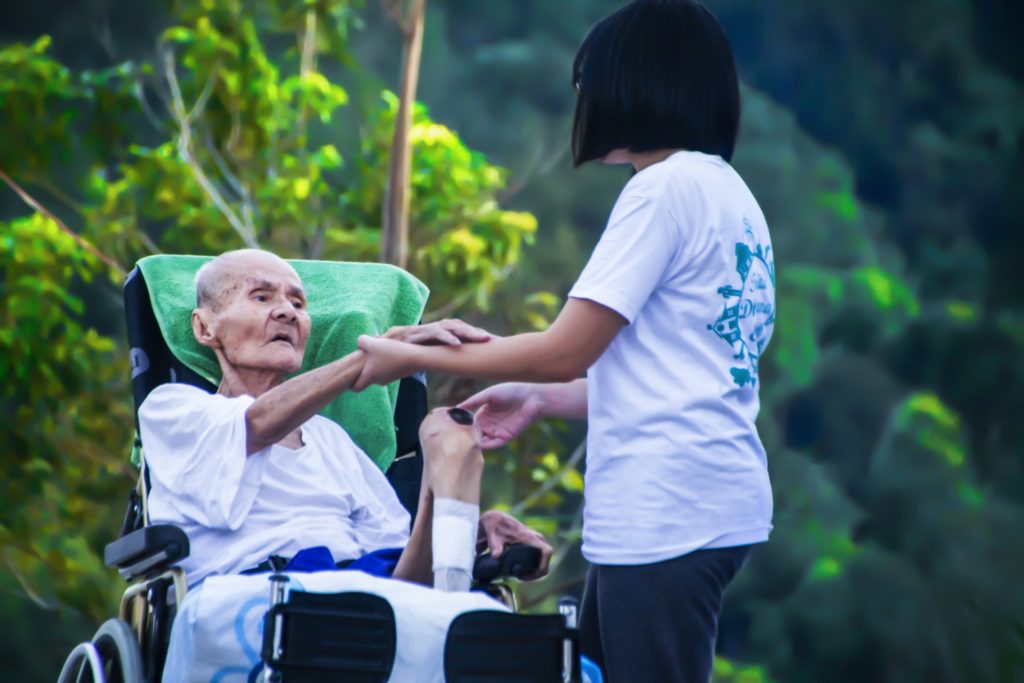 Ухаживающие за пожилыми людьми волонтеры могут сэкономить на аренде жилья в Ханчжоу
