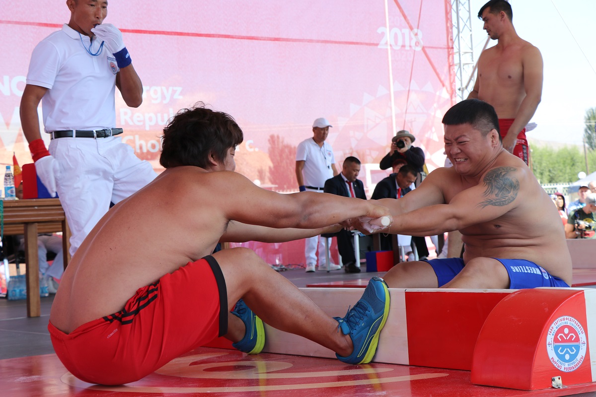 Фоторепортаж  об участии атлетов из Китая на турнире по Мас-рестлингу во Всемирных играх кочевников