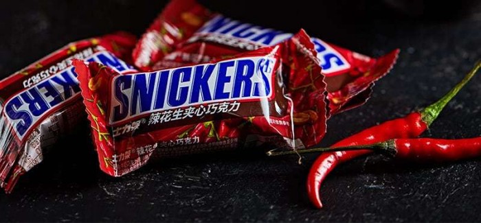 Потянуло на остренькое: в Китае появился Snickers с пряным арахисом