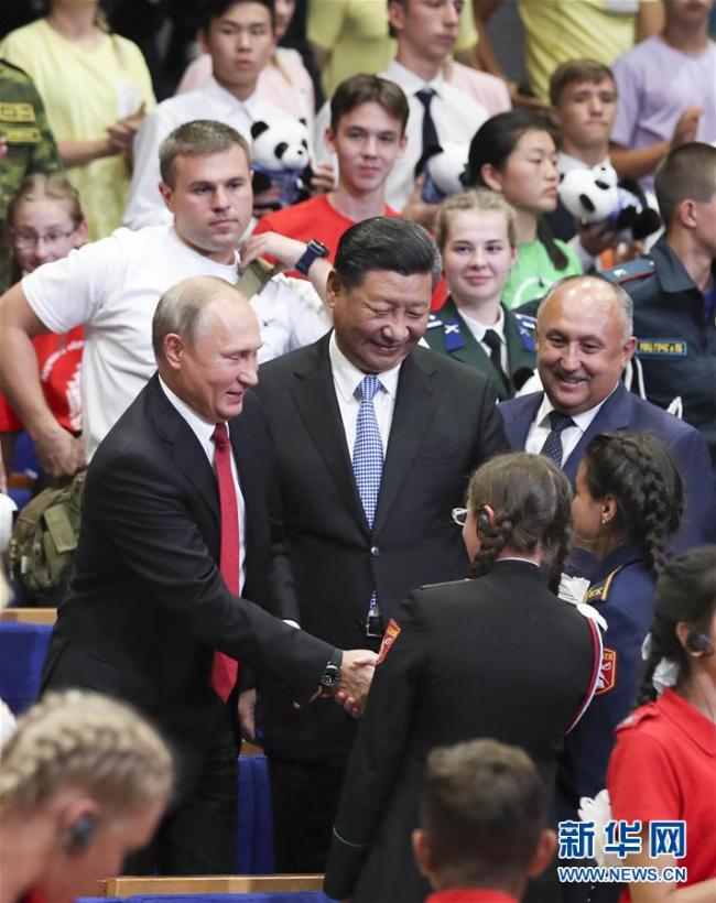 Председатель КНР Си Цзиньпин и президент РФ Владимир Путин посетили Всероссийский детский центр «Океан»