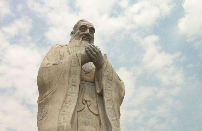 В Китае построили самую высокую в мире статую Конфуция