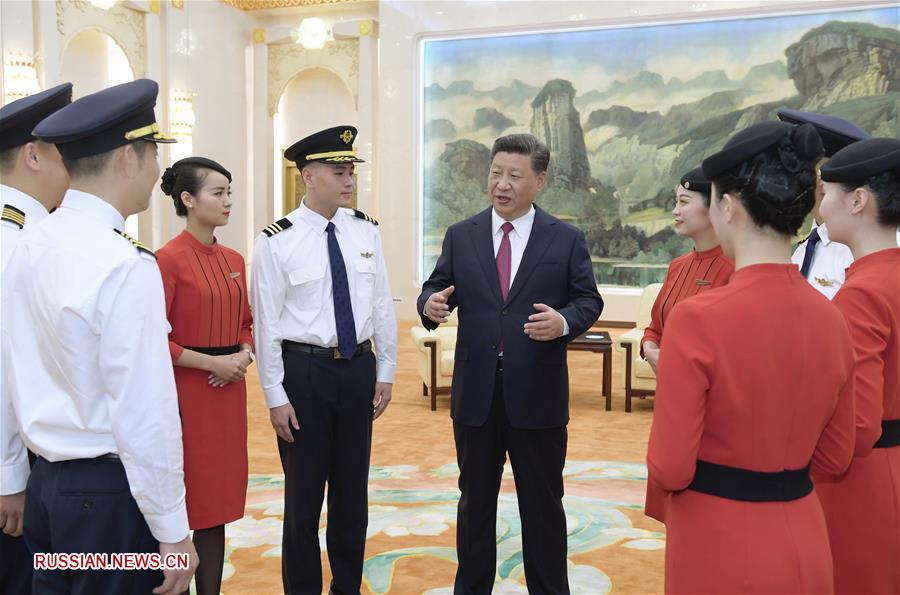 Си Цзиньпин призвал учиться у героического экипажа пассажирского самолета