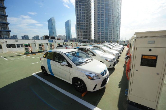 В Пекине откроют 2000 зарядных станций для электромобилей