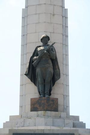 «Чтобы не довлел»: как в Даляне памятник советским воинам по фэншую двигали