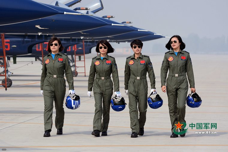 ВВС Китая планируют набрать в 2019 году 40 девушек-курсанток