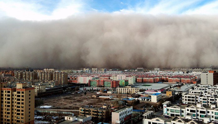 Песчаная буря накрыла провинцию Ганьсу на севере Китая