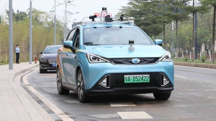 Китай начал тестировать первые беспилотные такси