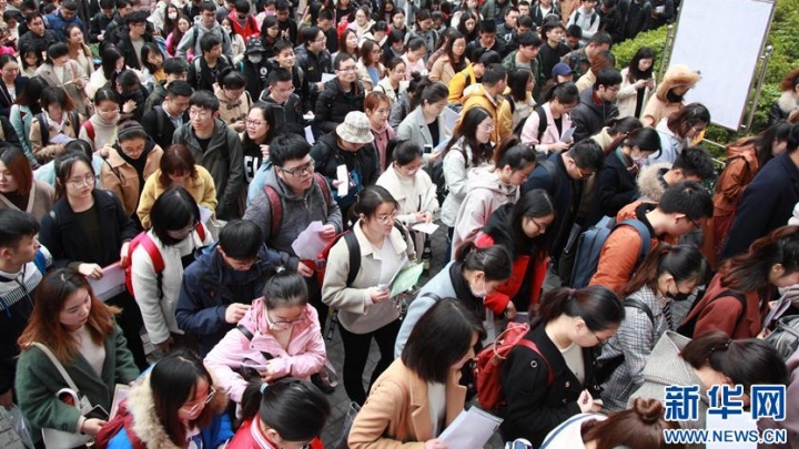 В Китае около 1 млн человек приняли участие в общенациональных экзаменах по приему на госслужбу