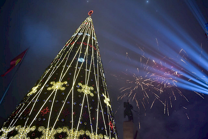 Новогодняя елка в Бишкеке вошла в топ-10 в СНГ
