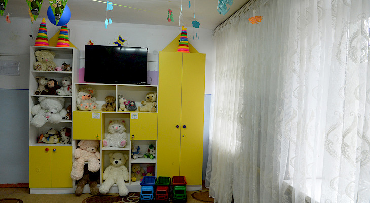Жээнбеков посетил Центр реабилитации детей с ограниченными возможностями в Сокулуке