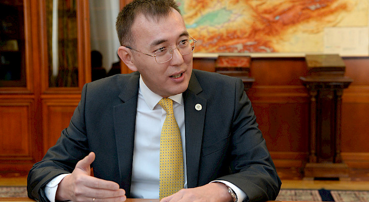 Жээнбеков поручил увеличить количество банкоматов, ПОС-терминалов в регионах