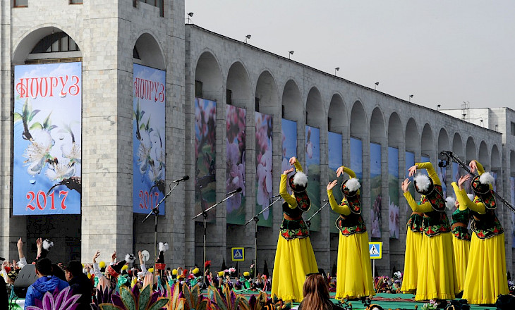 В Бишкеке установят баннеры на 8 марта и Нооруз почти на 2 млн. сомов