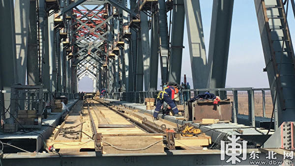 Россию и Китай соединил железнодорожный мост через Амур