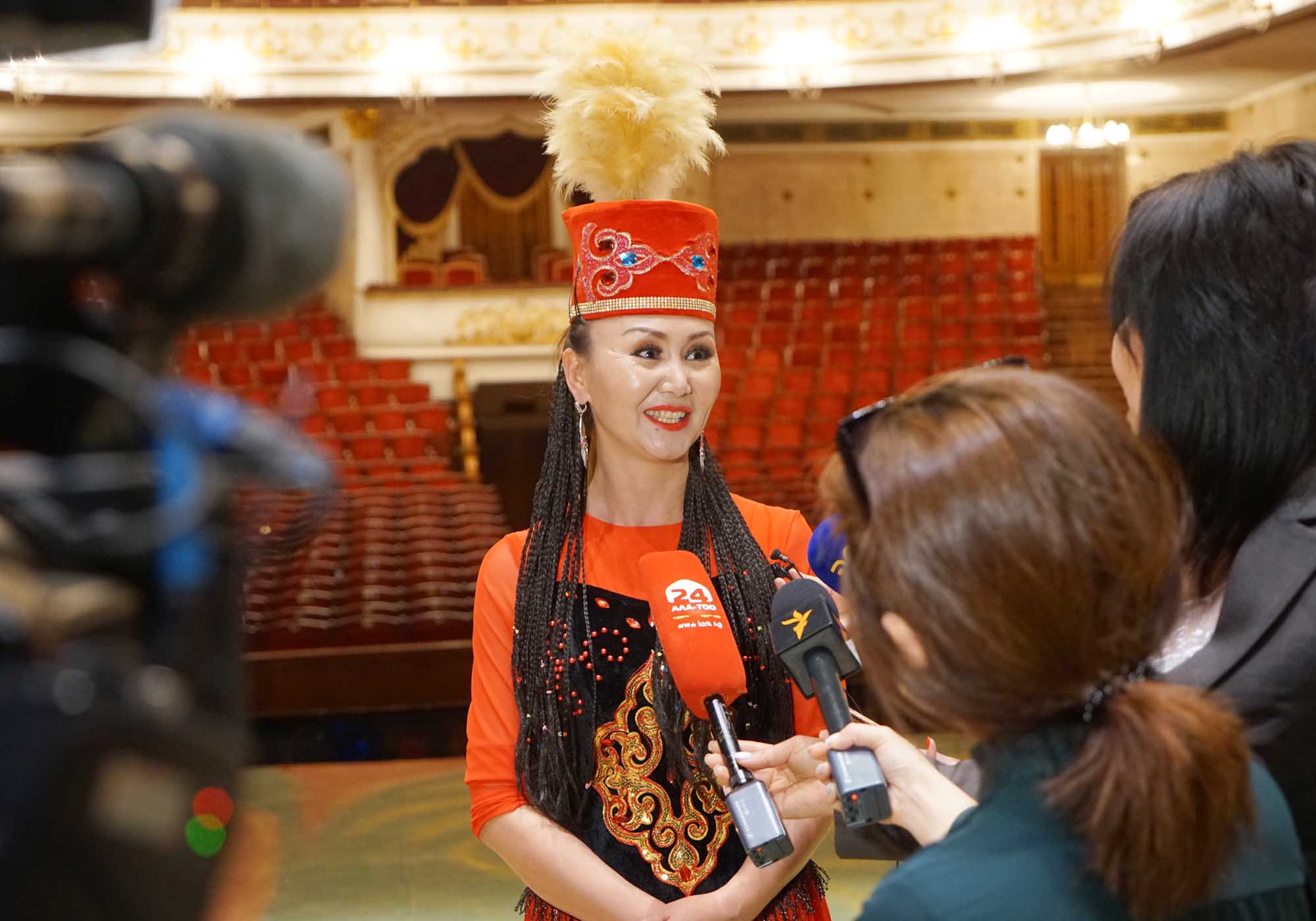 Кытайлык кыргыз өнөрпоздору Кыргызстанды Нооруз майрамы менен куттуктады