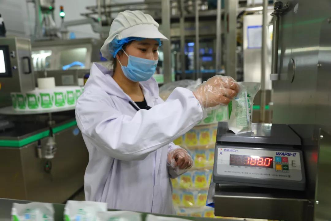 Синьцзянская молочная индустрия «Тяньжун» вошла в двадцатку лучших молочных производств Китая