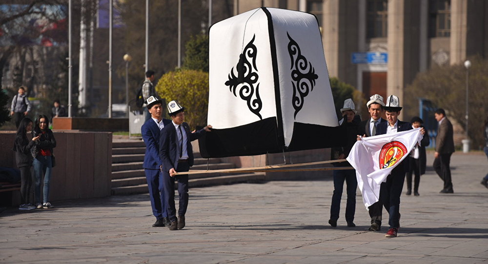 Улуттун көркөм дөөлөтү болгон кыргыз-кытай элинин баш кийимдери