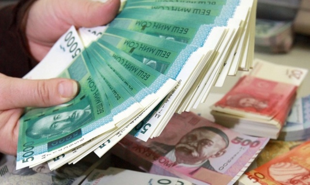 В Кыргызстане средняя зарплата в январе-феврале 2019 составила 15226 сомов