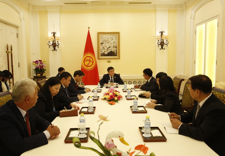 Вглубь истории: президент Сооронбай Жээнбеков встретился в Пекине с китайскими историками